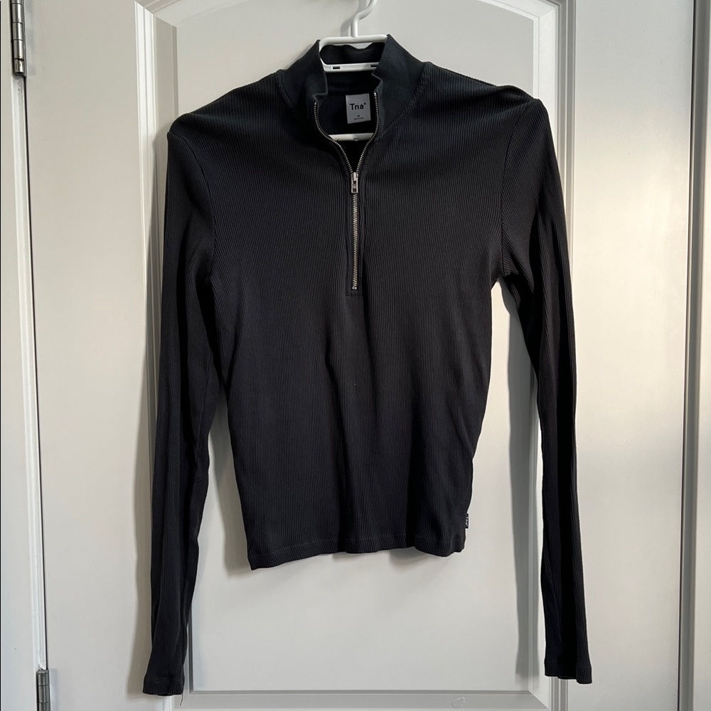 ARITZIA TNA GREY RIBBED LONG SLEEVE QUARTER ZIP - MEDIUM